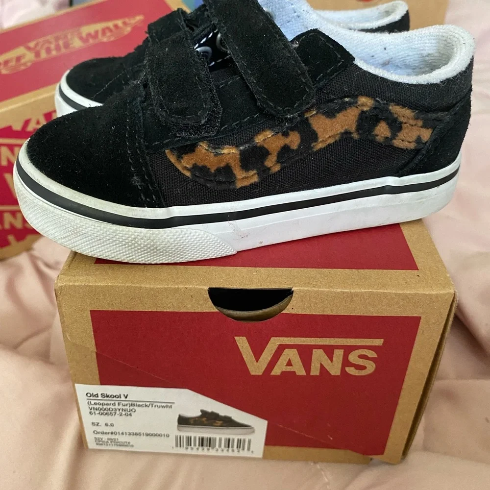 Vans - Picture 2 of 2